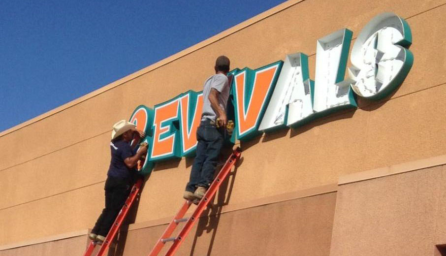 Revivals Palm Desert soon to be “El Pa …